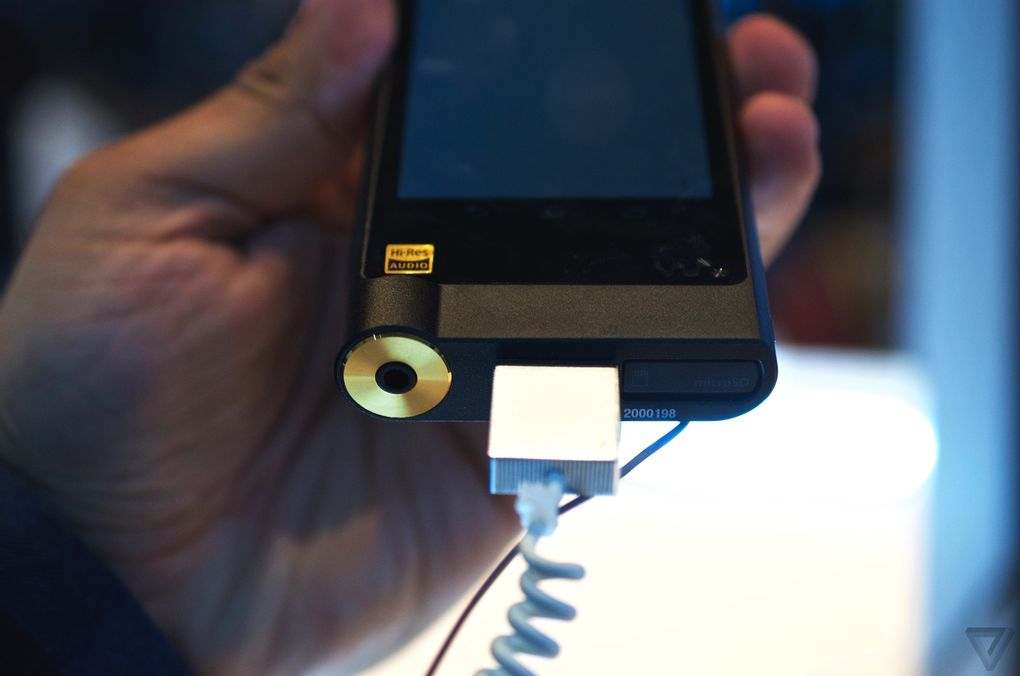 sony-walksman-zx2-comes_03