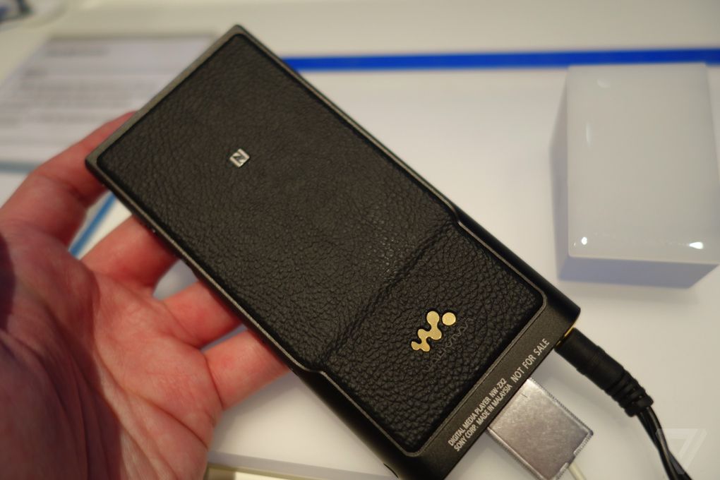 sony-walksman-zx2-comes_05