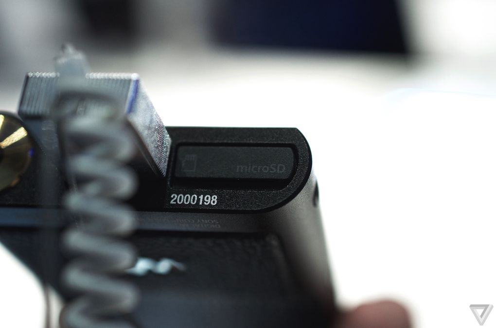 sony-walksman-zx2-comes_07