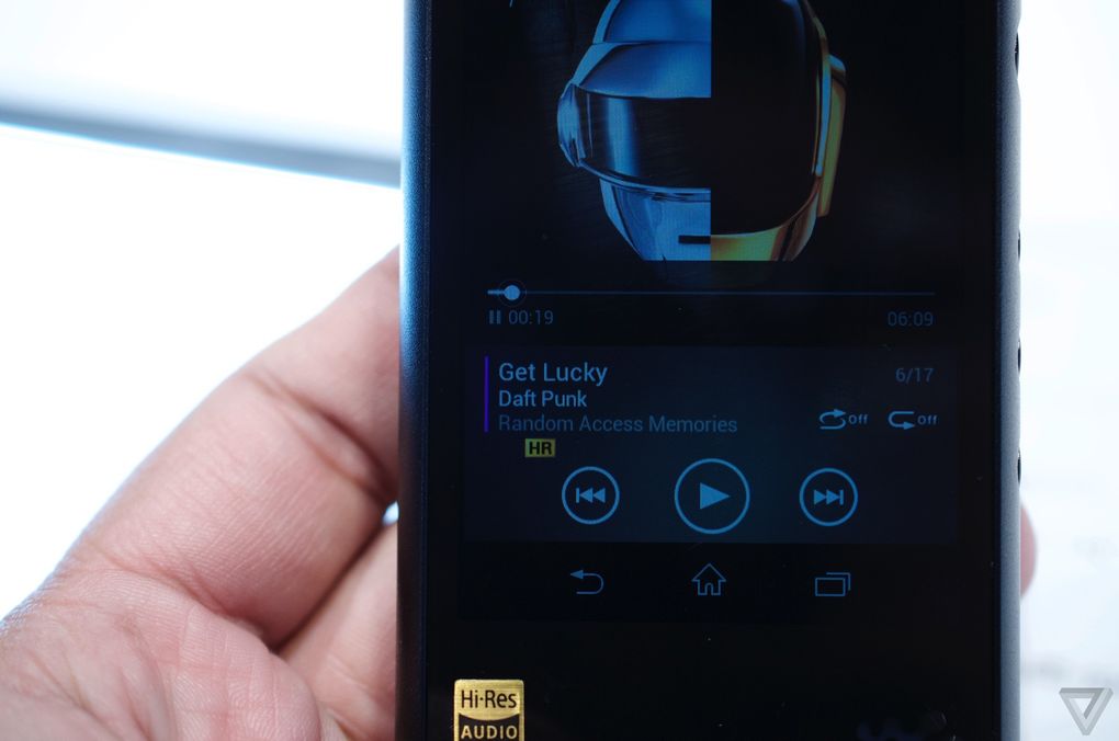 sony-walksman-zx2-comes_08