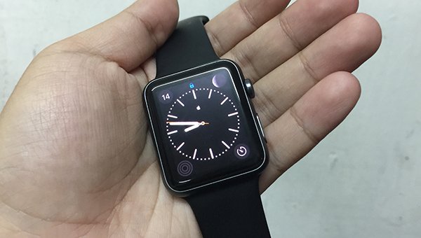 apple-watch-with-apple-logo_00