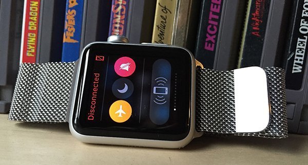 apple-watch-dont-connect-iphone-even-iphone-is-nearby_00