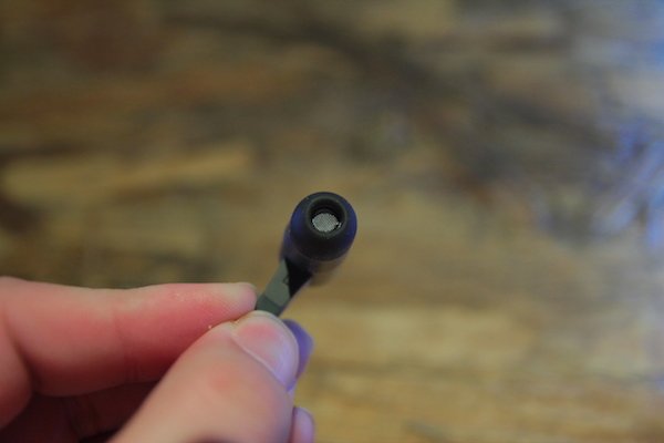 ▲耳機內單元為 10 mm鈦鎂合金鍍層振膜與銅環