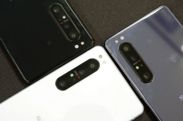 xperia 1 ii mark 2 sized up against the xperia 1 18